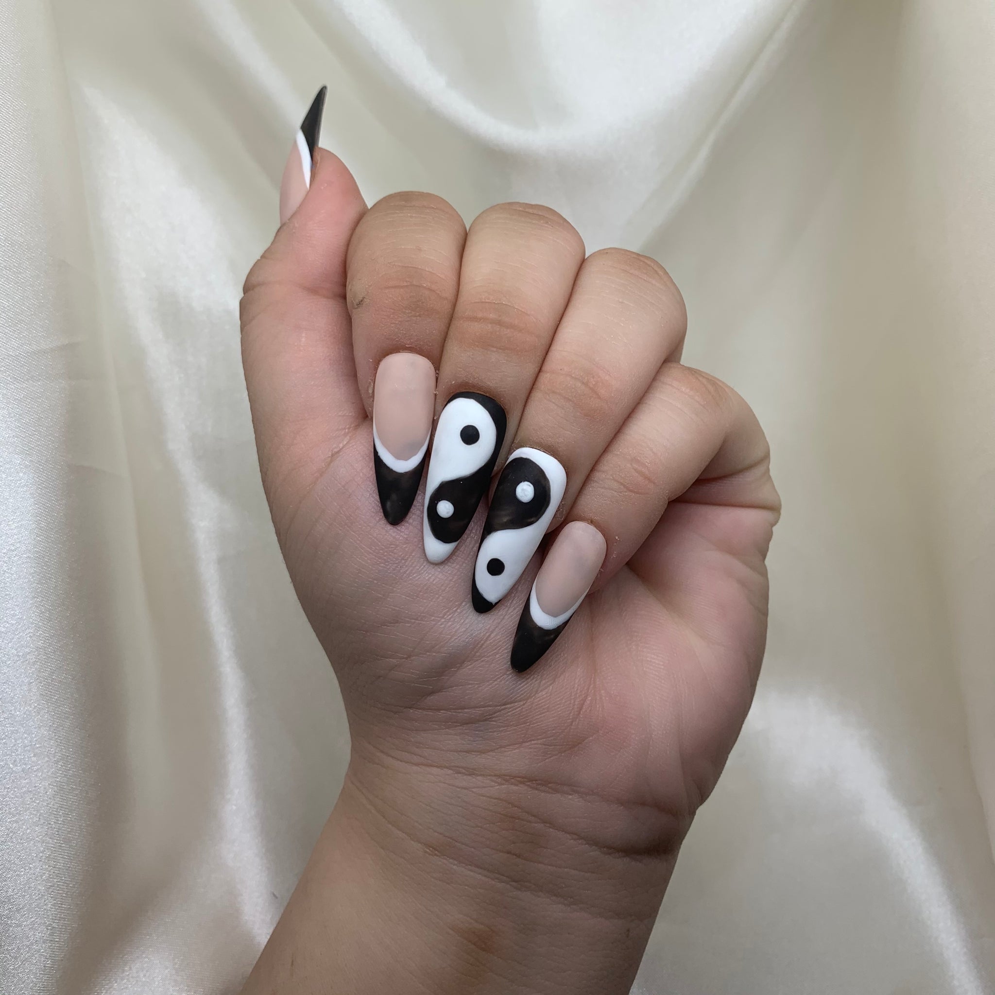 24P French Black White Geometric Nail Art Fake Nails Finished Artificial  Acrylic Almond False Nail Removable Press on Nails Tips - AliExpress